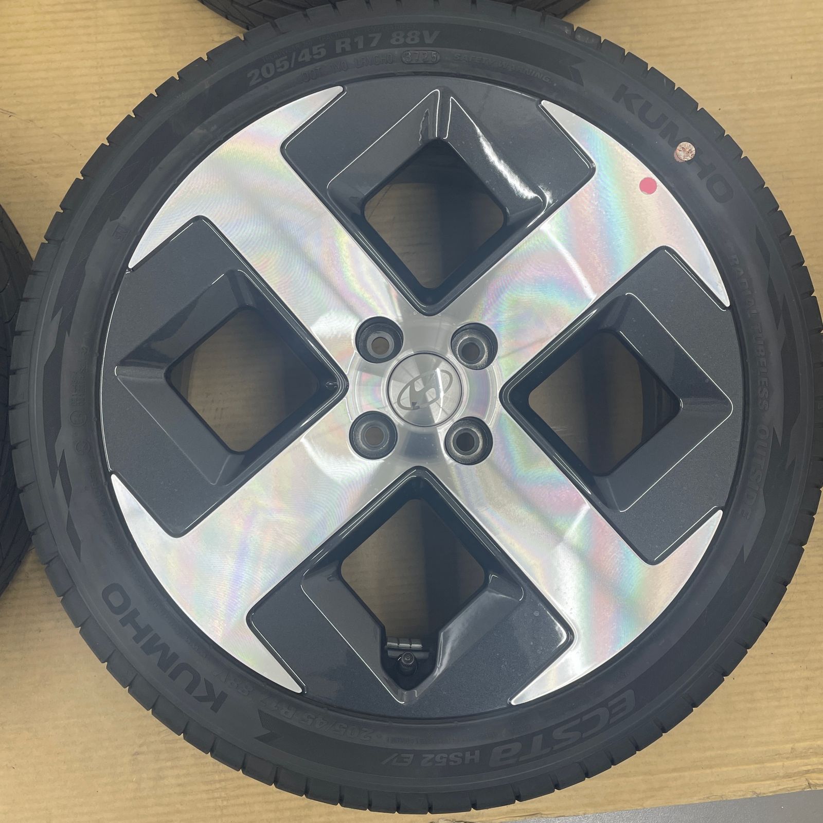 17インチ HYUNDAI純正 6.5J +47 5穴 KUMHO 205/45R17 - メルカリ