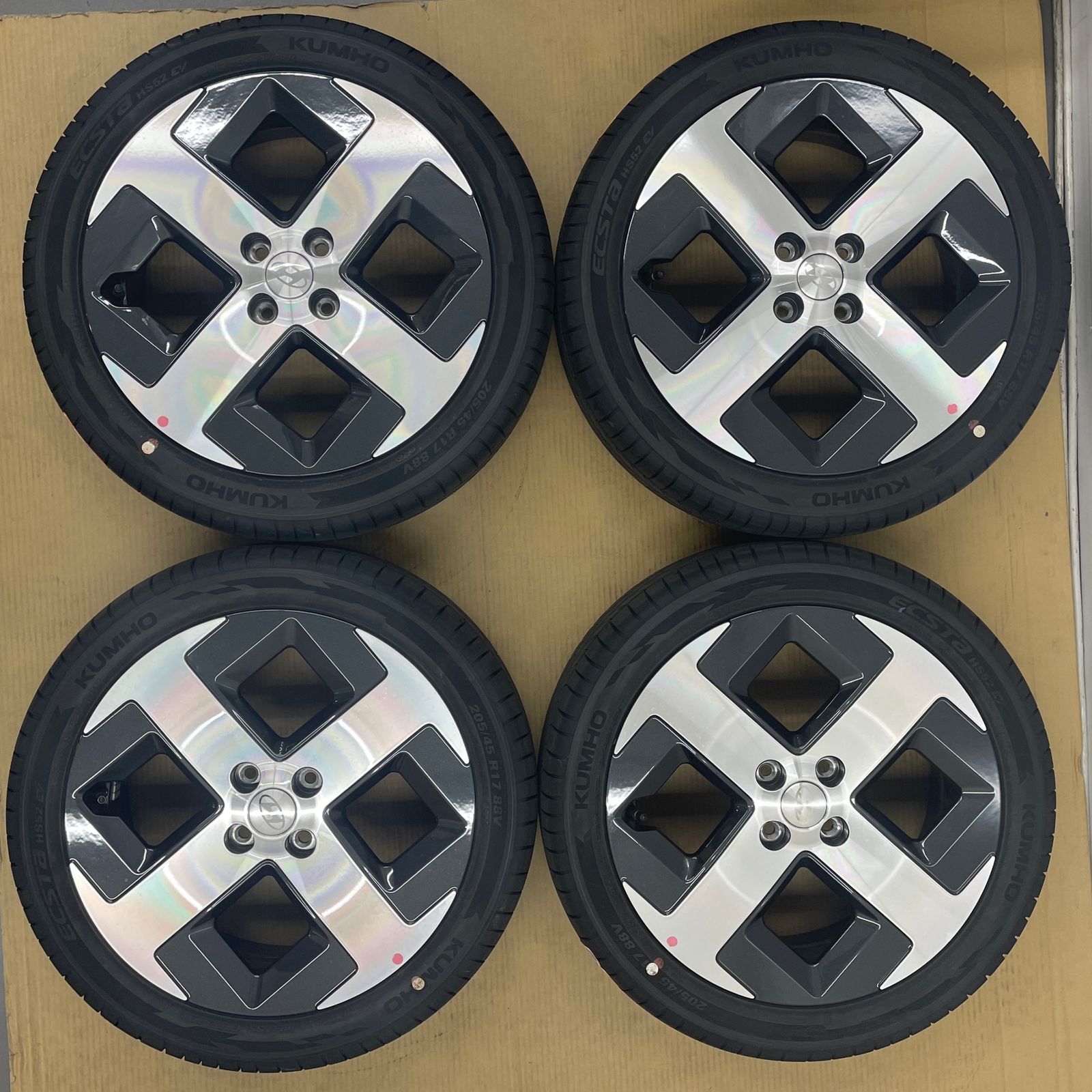 17インチ HYUNDAI純正 6.5J +47 5穴 KUMHO 205/45R17 - メルカリ