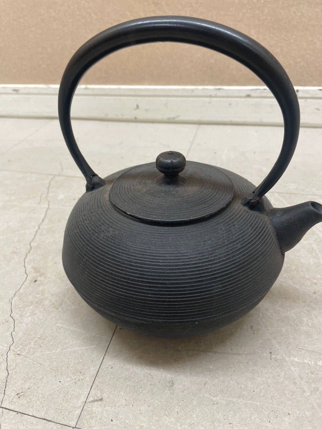南部鉄器 NambuTekki 南部鉄器鉄瓶糸目模様 平丸糸目 中古 伝統工芸(R2478txGMY) 南部鉄器 NambuTekki 南部鉄器鉄瓶糸目模様 平丸糸目 中古 伝統工芸