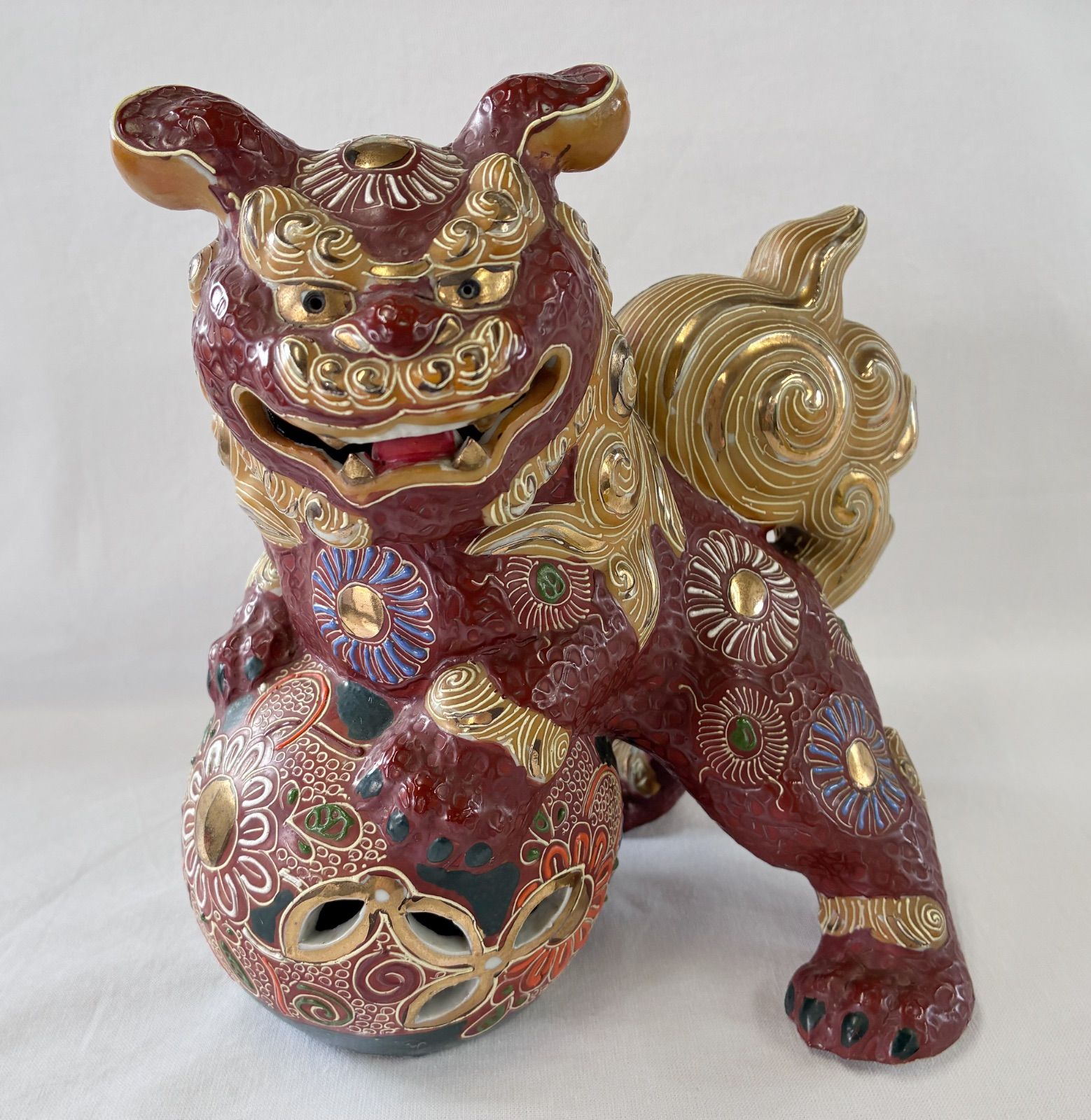 約18cm】九谷焼 玉乗り獅子 置物 東山九谷 縁起物 魔除け 金彩 赤