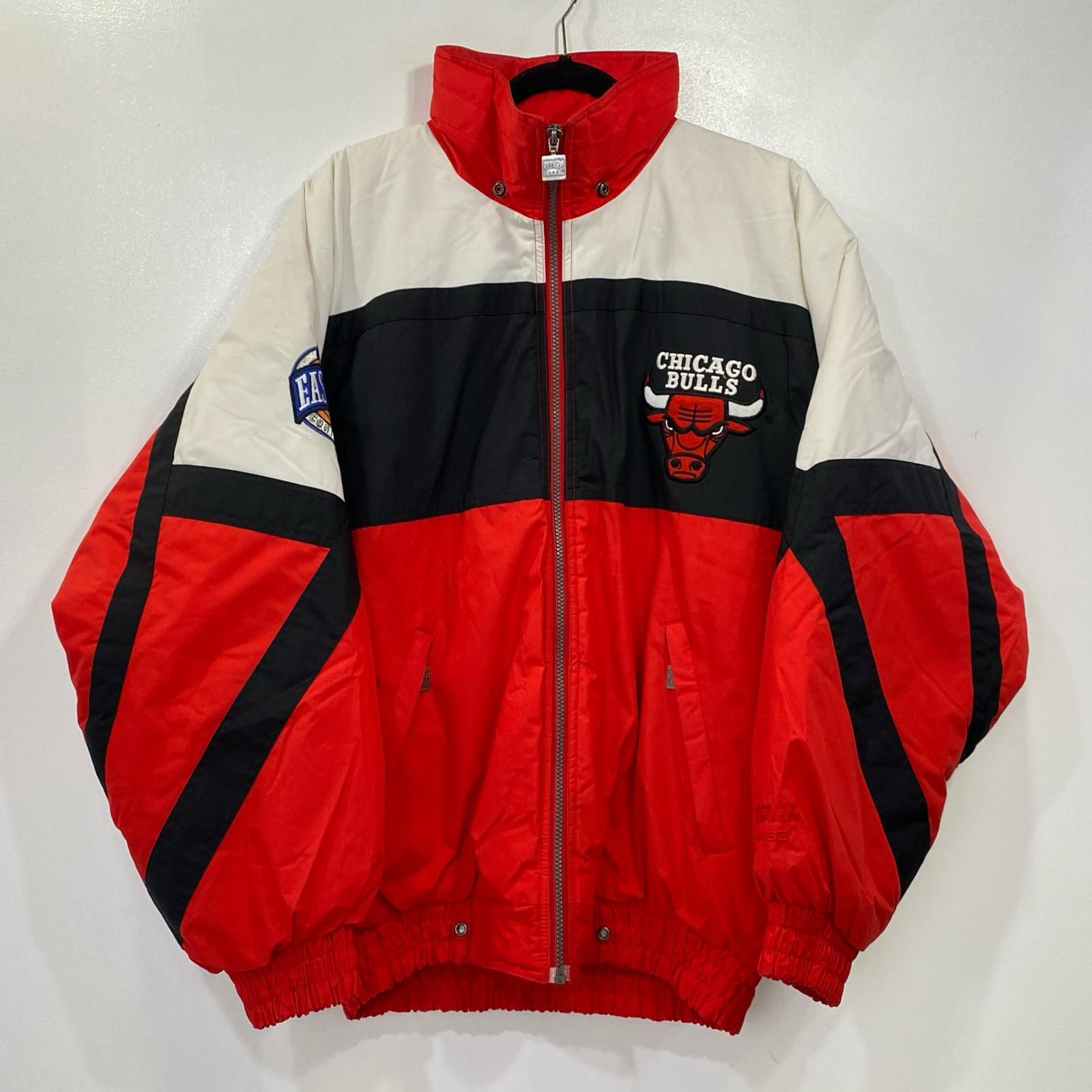 【姫路東店】 中古 NUTMEG ナツメグ 中綿ジャケット CHICAGO BULLS レッド サイズ：L 【093】 姫路東店】 中古 NUTMEG ナツメグ 中綿ジャケット CHICAGO BULLS