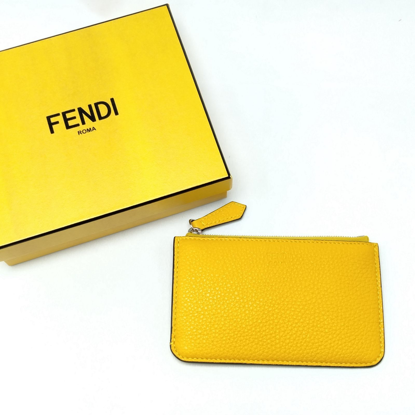 ✨️FENDI✨️ フェンディ 8AP161 レザー フラグメントケース コイン