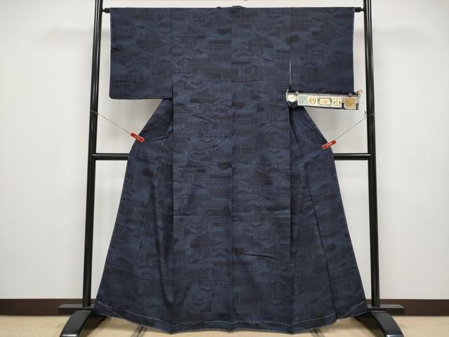 平和屋着物●極上　本場結城紬　重要無形文化財　100亀甲　風景松文　濃紺地　証紙付き　逸品　未使用　CYAA4892s6 平和屋本店○極上 本場結城紬 重要無形文化財 100亀甲 市松結び紐文 砂