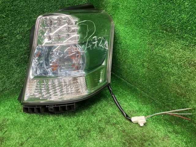 SAI AZK10 右テールランプ・テールライト S コイト 75-12 81550-75010