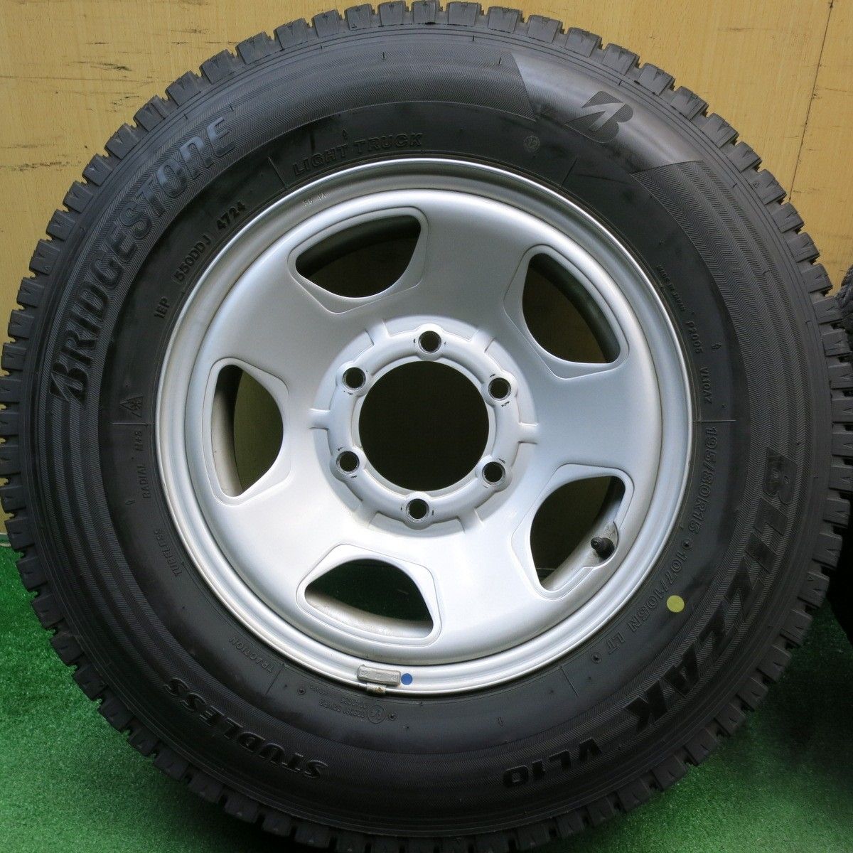 ブリヂストン 195⁄80R15 VL10 スタッドレス 107⁄105N スタッドレス