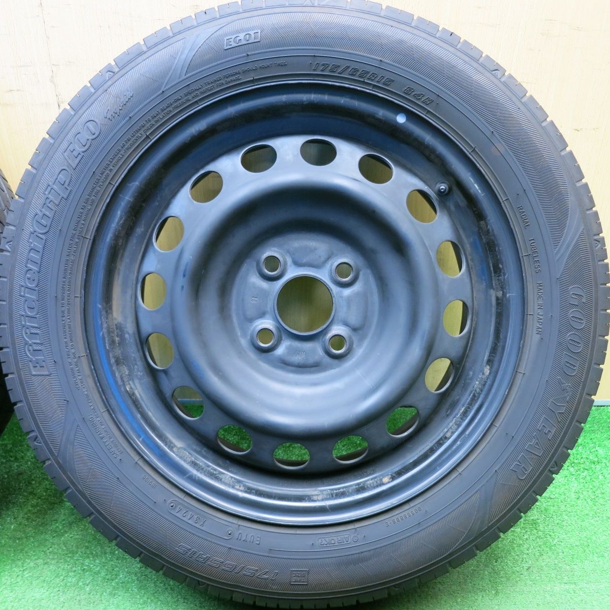 ☆バリ溝☆　スチールホイール　15インチ　5J　PCD100　4穴　ET約40　ハブ径約55　DUNLOP　WINTERMAXX　175/65R15　2016年 バリ溝！24年！9.5分☆175/65R15 グッドイヤー EfficientGrip ECO