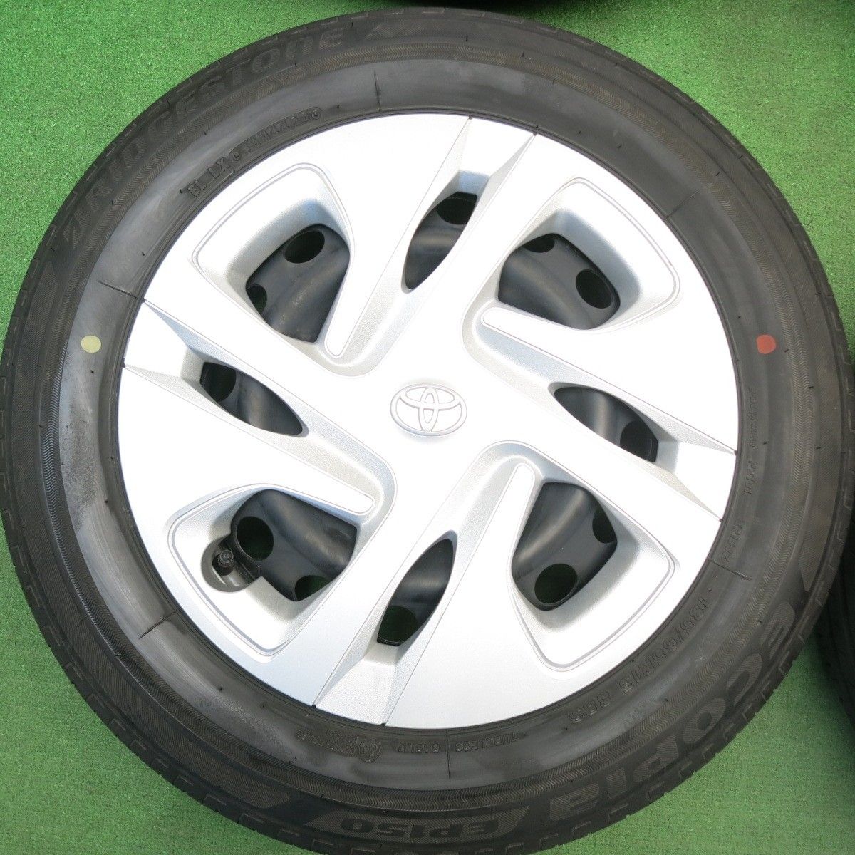 4本価格！23年☆トヨタ アクア 純正 スチール 185/65R15 ブリヂストン