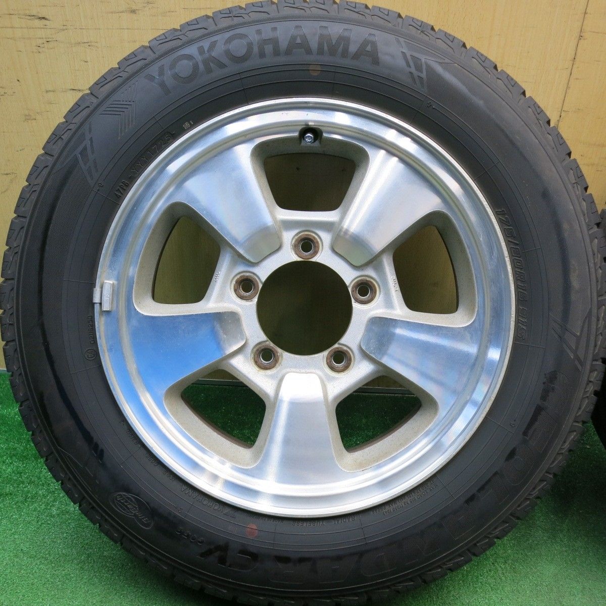 美品! スズキ ジムニー 純正 16インチ ENKEI製 175/80R16 バリ溝！25年！9.5分☆スズキ ジムニー 純正 ENKEI 175/80R16 ヨコハマ