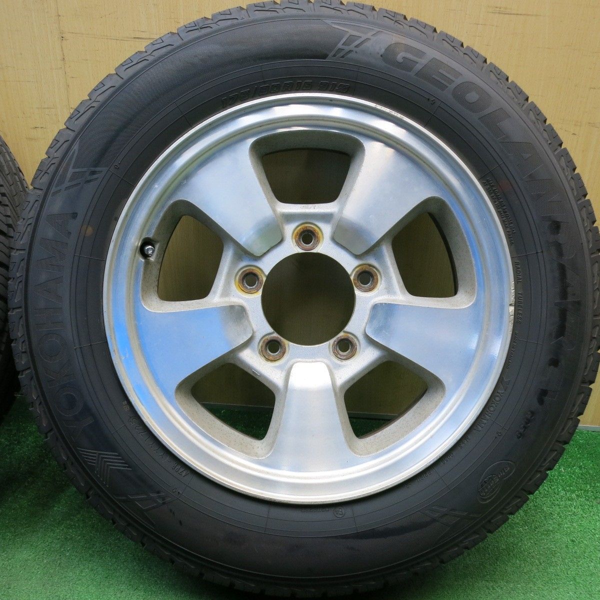 バリ溝！25年！9.5分☆スズキ ジムニー 純正 ENKEI 175/80R16 ヨコハマ