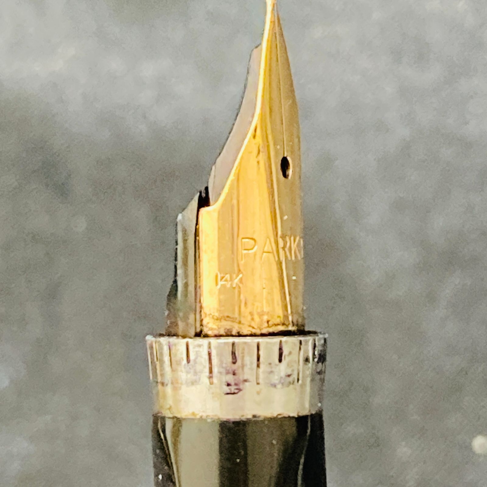 な*み様 Parkerゴールド ストライプデザイン 万年筆14k筆記未確認 A【ペン先14K】Parker パーカー ゴールドカラー ストライプデザイン