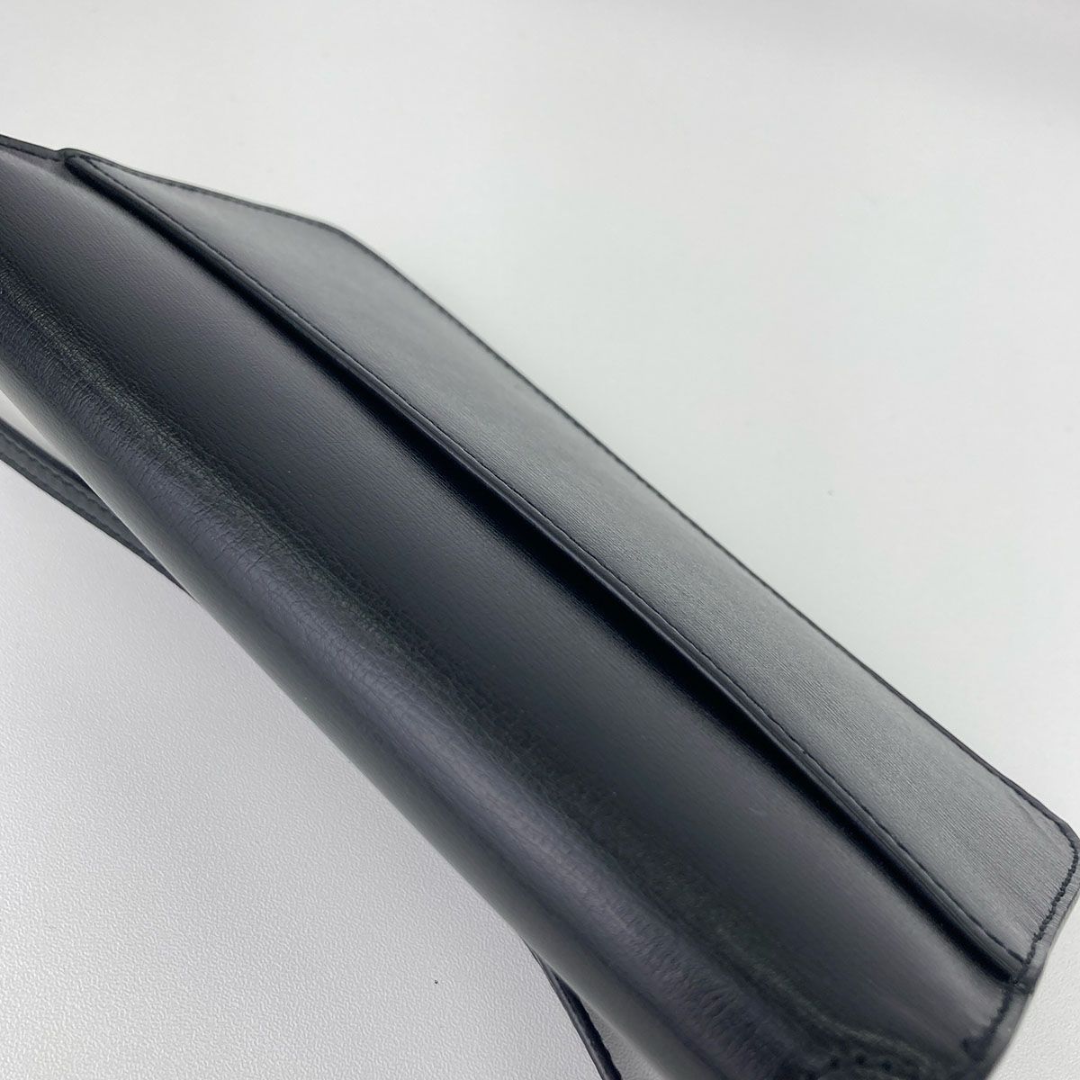 SAINT LAURENT サンローラン カサンドラ フォンホルダー ショルダーバッグ 635095 レザー ブラック ゴールド金具  レディース【中古】 SAINT LAURENT サンローラン カサンドラ フォンホルダー ショルダー