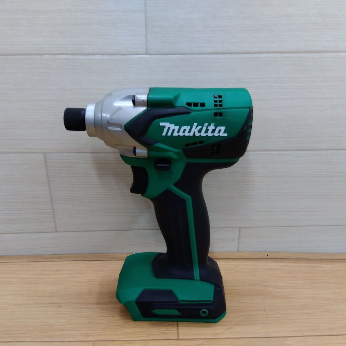 マキタ Makita 充電式インパクトドライバ M697DSX セット 中古 簡易 