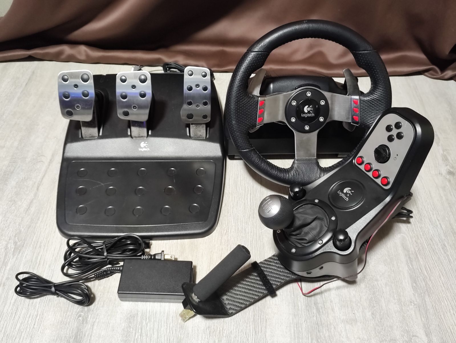 Logicool G27 Racing Wheel (LPRC-13500) ハンドルコントローラを 