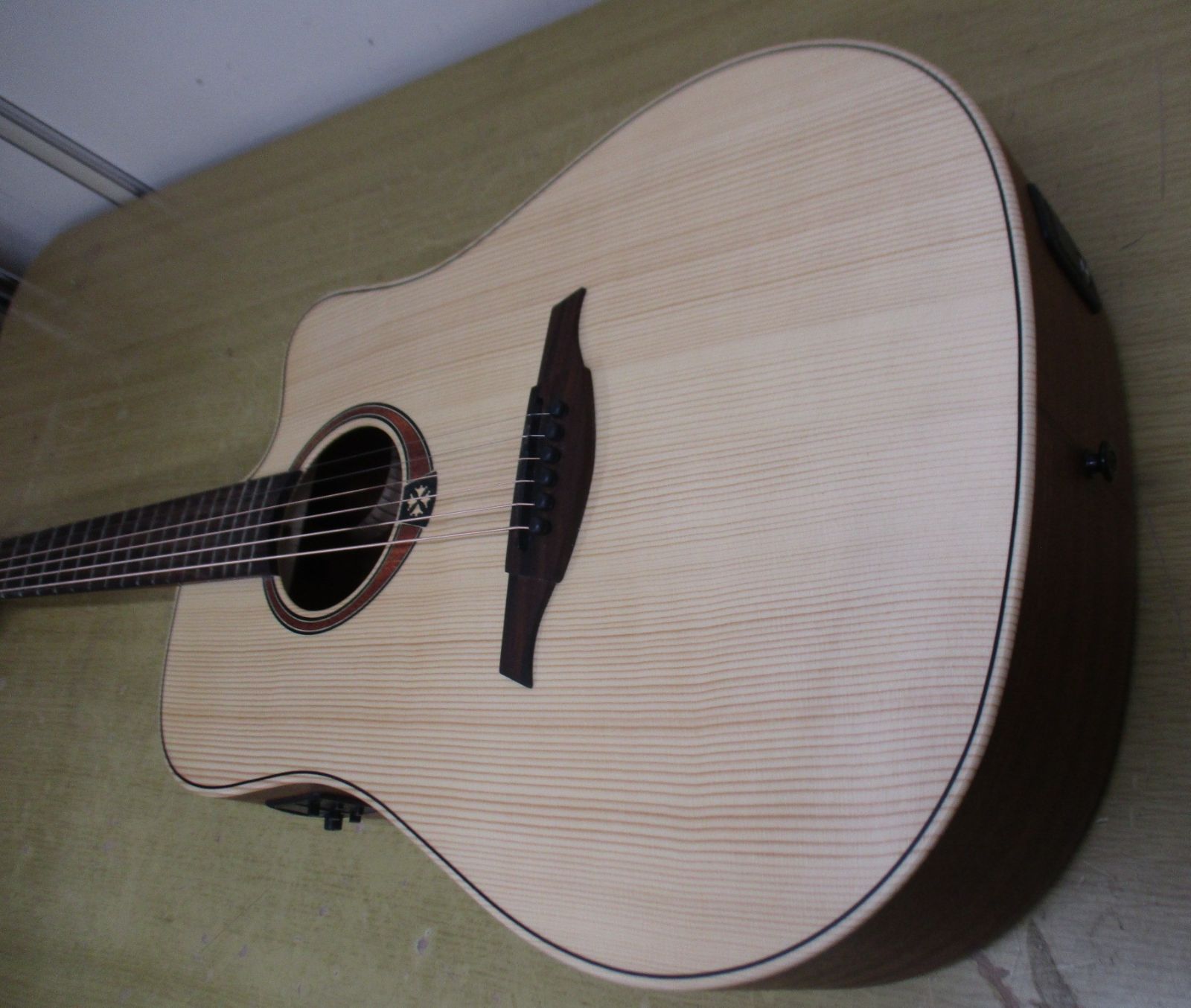 B147 美品 LAG Guitars T70DCE Tramontane エアレコ/アコースティックギター B147 美品 LAG Guitars T70DCE Tramontane エアレコ/アコースティック