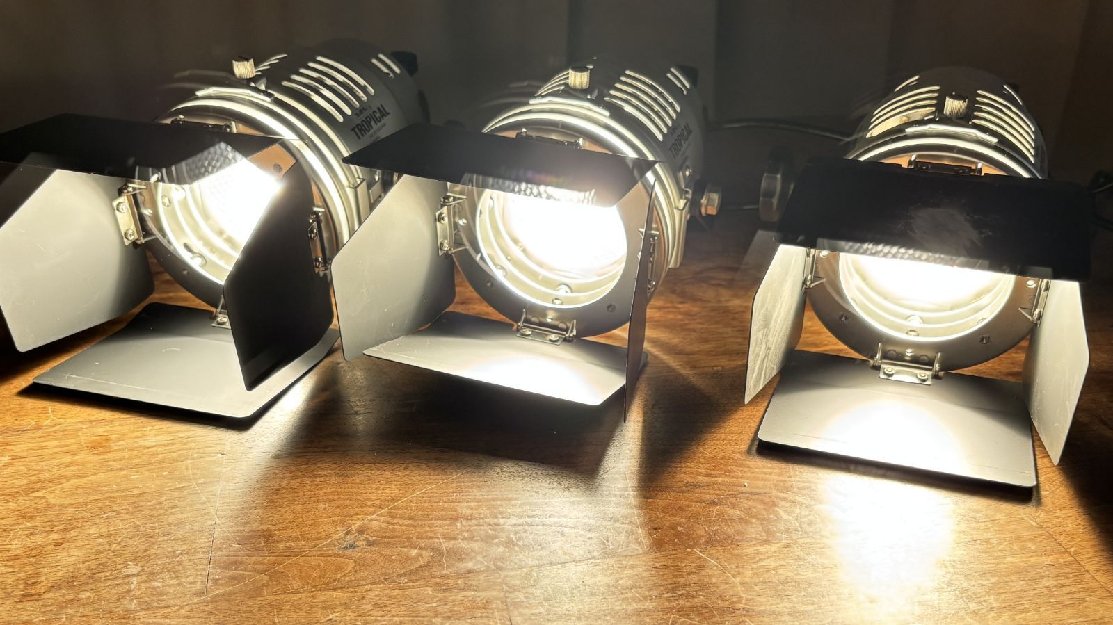 ☆通電点灯確認済み 現状品☆ エルピーエル LPL スタジオロケーション 