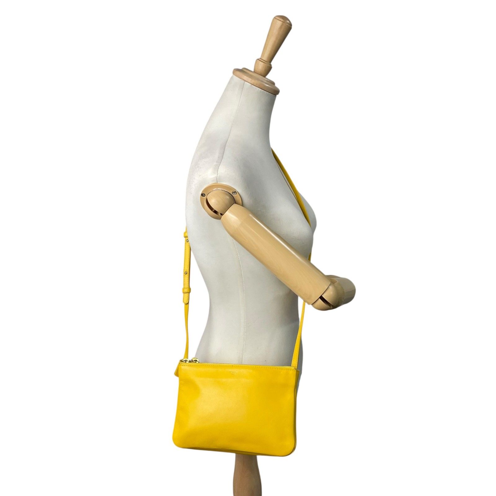 CELINE セリーヌ Trio Small トリオ スモール ショルダーバッグ E2 クロスボディバッグ ラムスキン レザー イエロー ゴールド金具 フィービー期 3連ポーチ レディース CELINE セリーヌ Trio Small トリオ スモール ショルダーバッグ E2