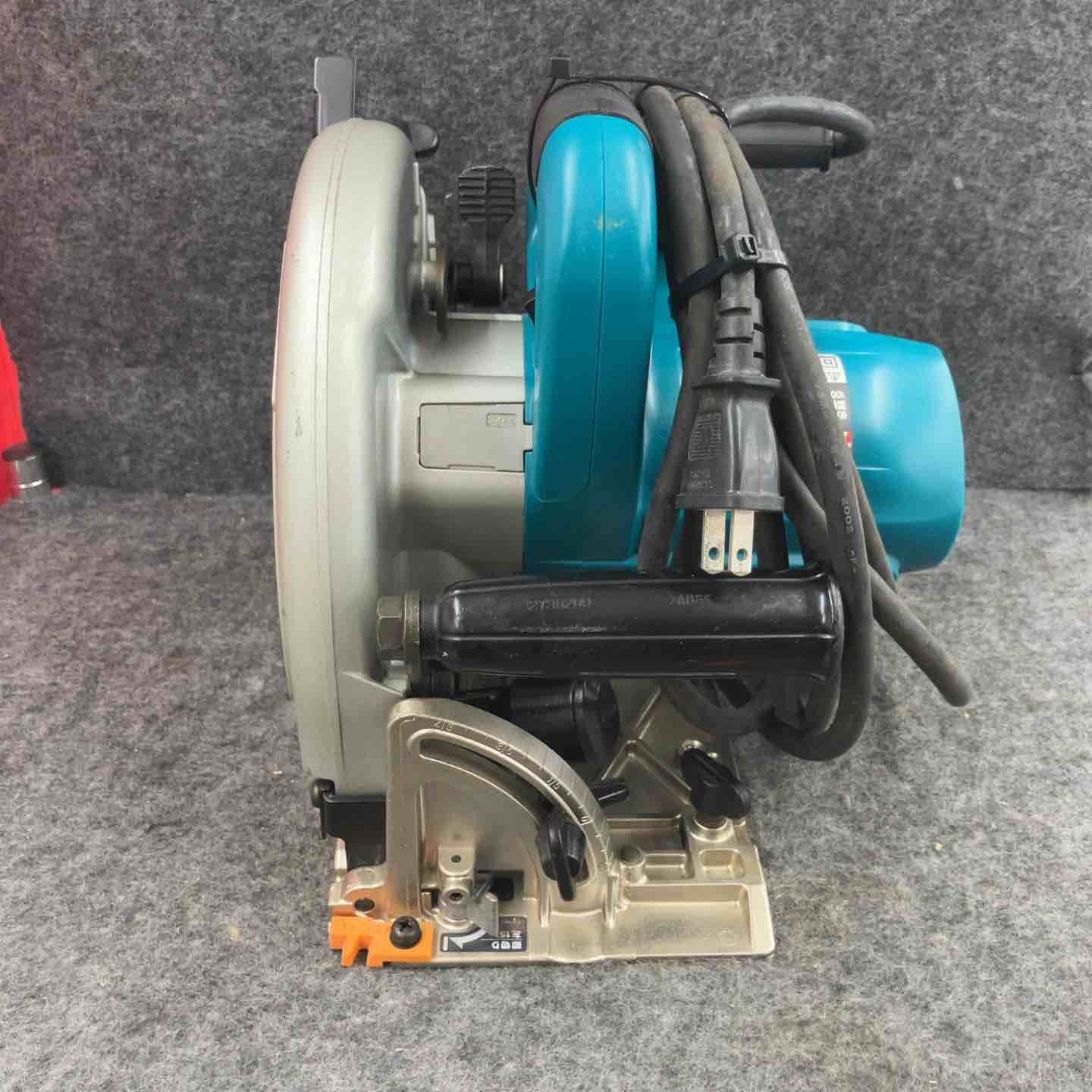 ☆マキタ(makita) 190mm際切丸のこ 5840BA【鴻巣店】 - メルカリ