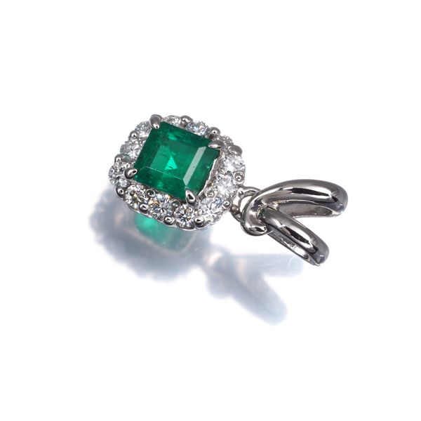 エメラルド 0.44ct ダイヤ ダイヤモンド 0.21ct クラシック ペンダント