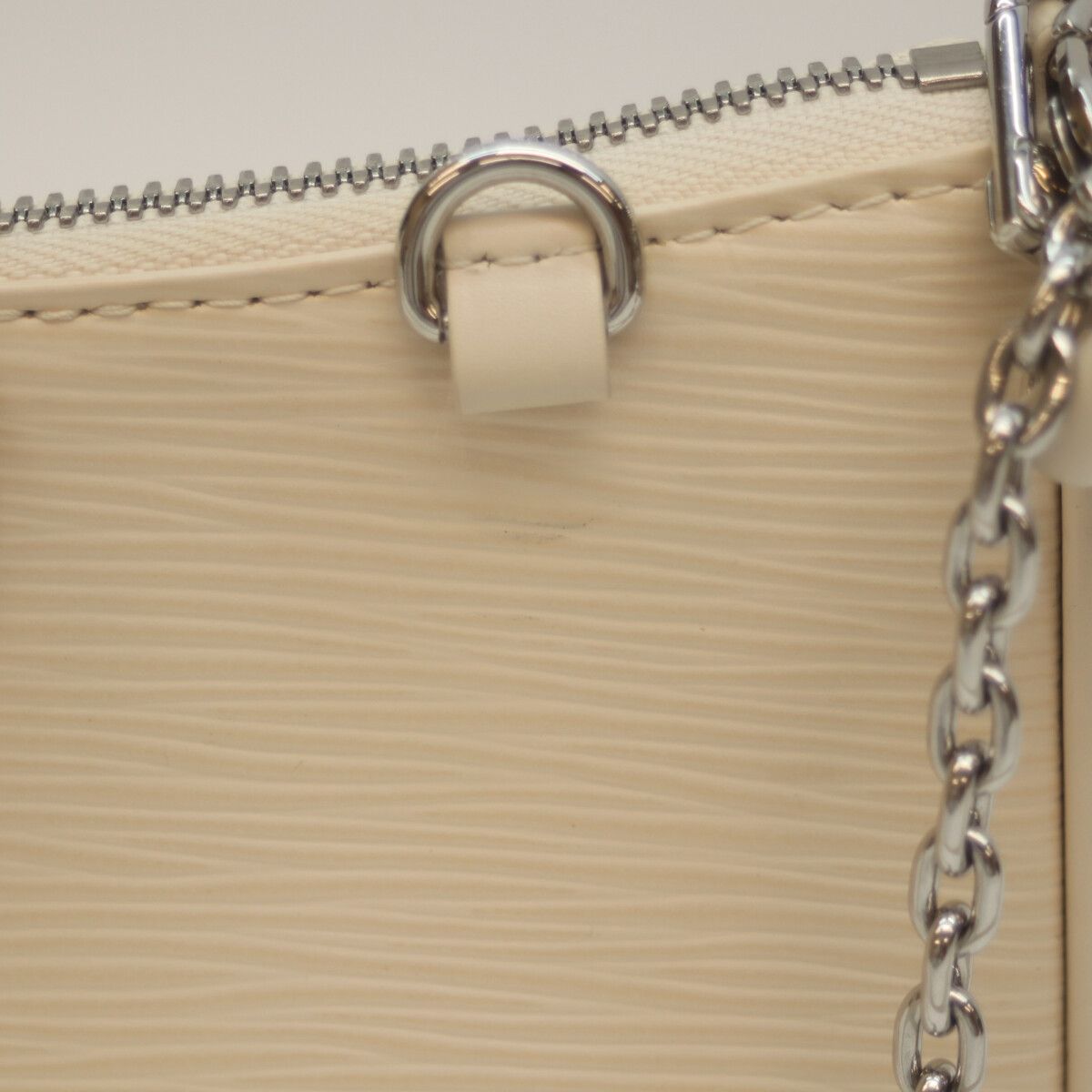 LOUIS VUITTON ルイヴィトン M80479 21年製 ｴﾋﾟ ｸﾚｰﾑ ｲｰｼﾞｰﾎﾟｰﾁ - メルカリ