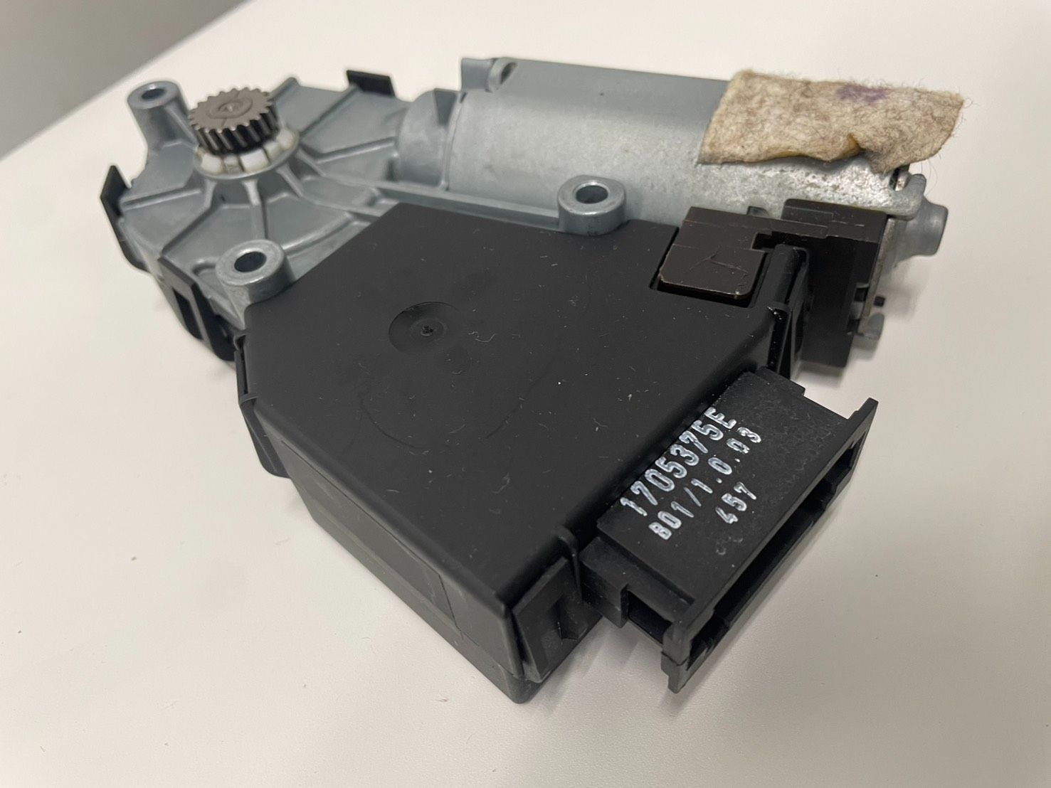 アウディ サンルーフモーター 4E0959591 中古品 - メルカリ