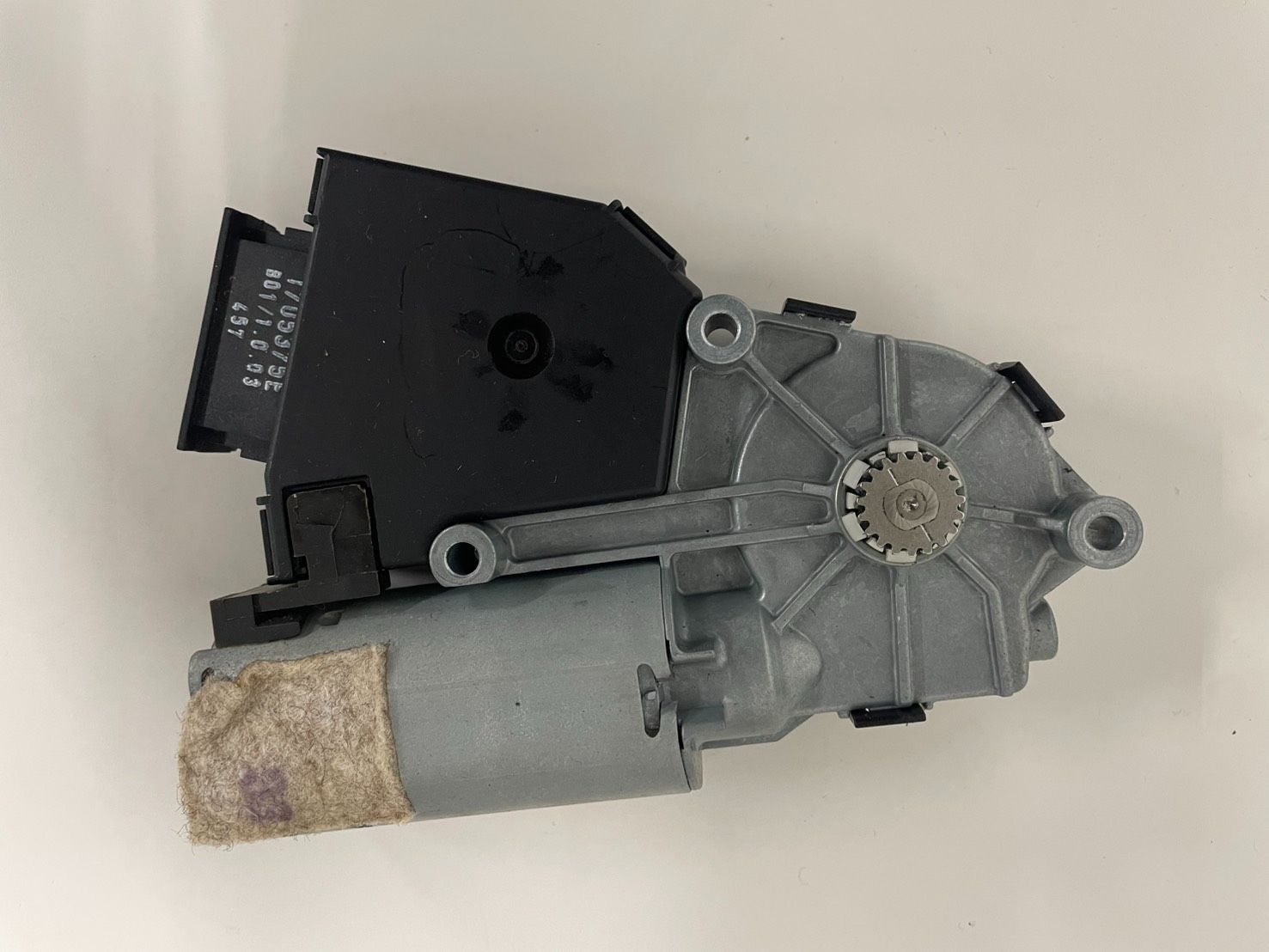 アウディ サンルーフモーター 4E0959591 中古品 - メルカリ