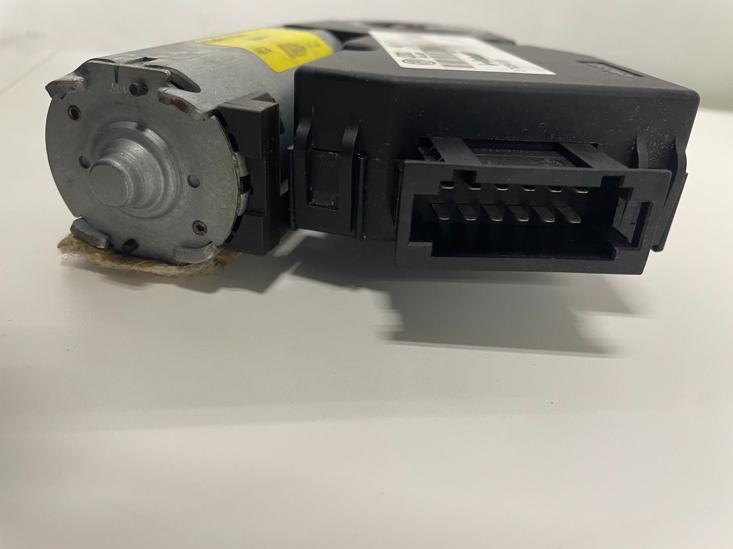 アウディ サンルーフモーター 4E0959591 中古品 - メルカリ