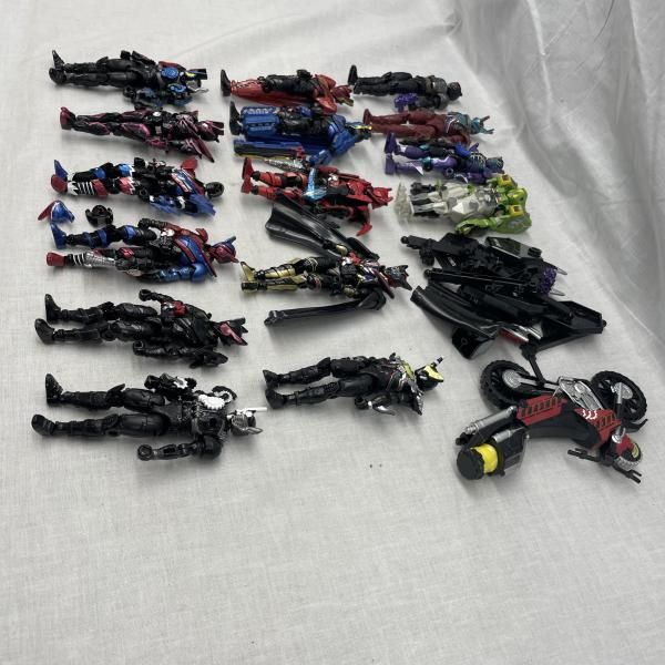 中古】現状品)装動 仮面ライダービルド 16種セット[91] - メルカリ