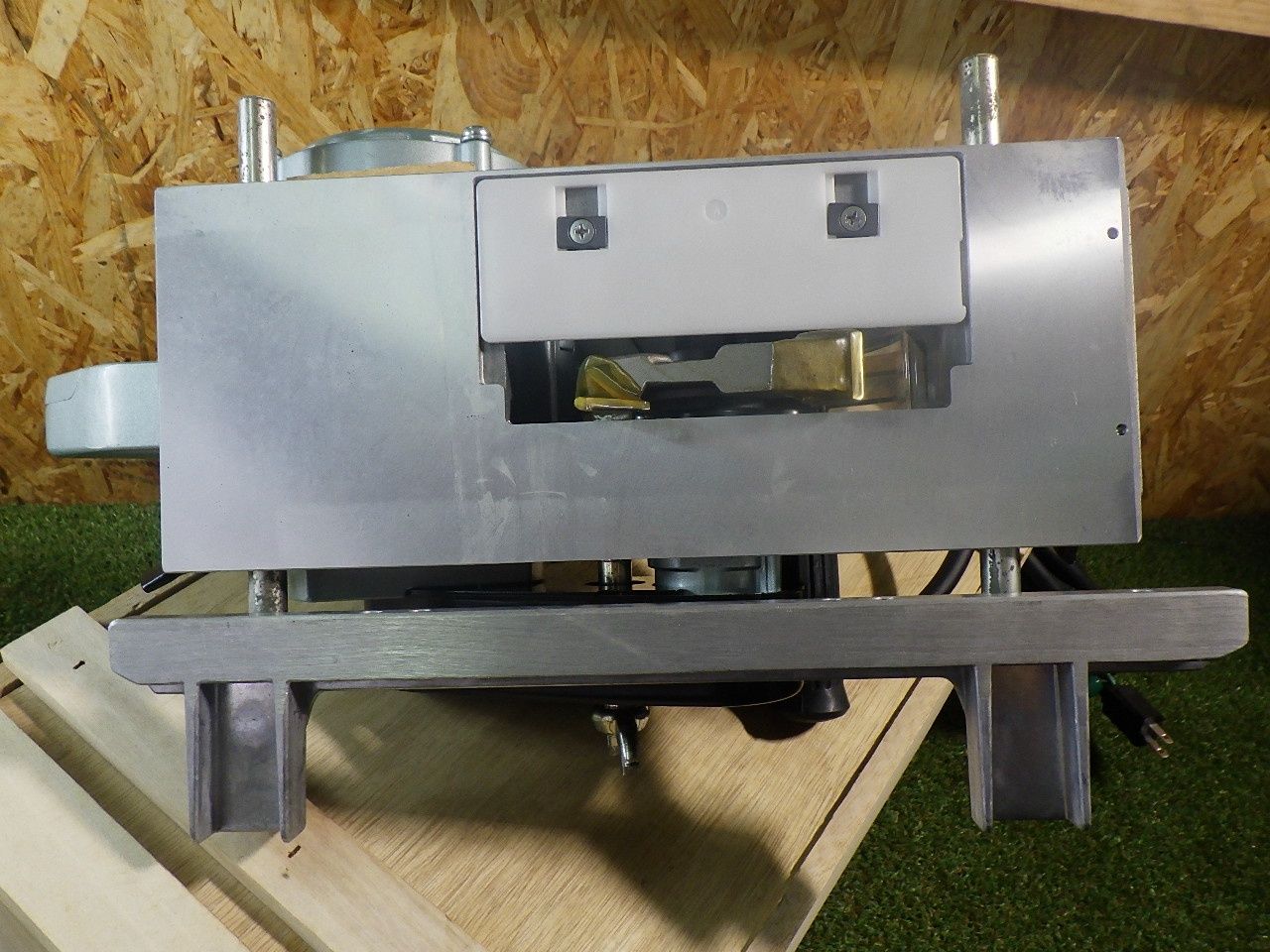 【日立工機】 日立 ブレーキ付仕上溝切 46ミリ 100V PG21B 建築 現場 溝切 ハイコーキ DIY Y0108 日立 ブレーキ付き仕上溝切 PG21B 本体汚れ 未使用品 中古品扱い