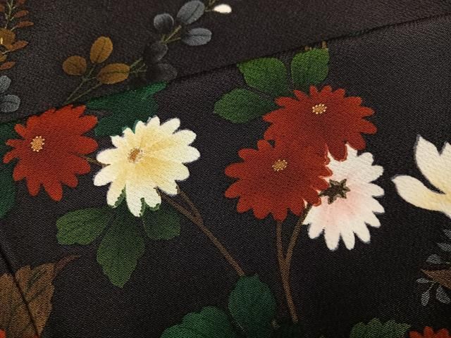平和屋着物●豪華振袖　刺繍　草花文　黒紅色　金彩　鬼しぼ縮緬　正絹　逸品　AABH3069ph 平和屋着物○豪華振袖 刺繍 草花文 黒紅色 金彩 鬼しぼ縮緬 正絹 逸品