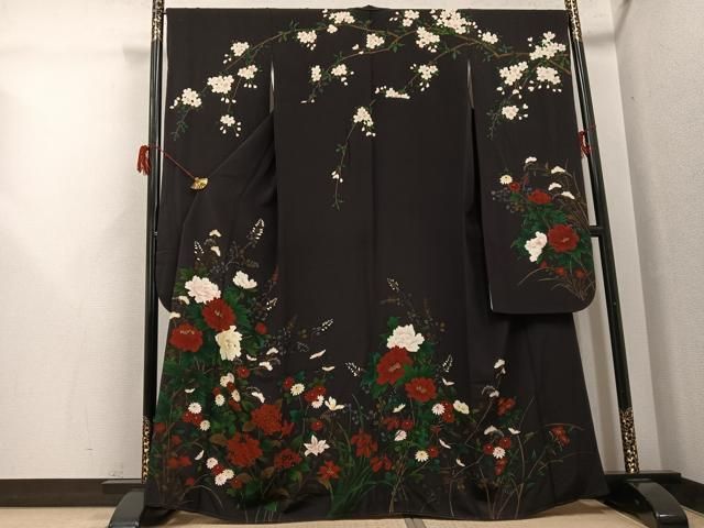 平和屋着物●豪華振袖　刺繍　草花文　黒紅色　金彩　鬼しぼ縮緬　正絹　逸品　AABH3069ph 平和屋着物○豪華振袖 刺繍 草花文 黒紅色 金彩 鬼しぼ縮緬 正絹 逸品