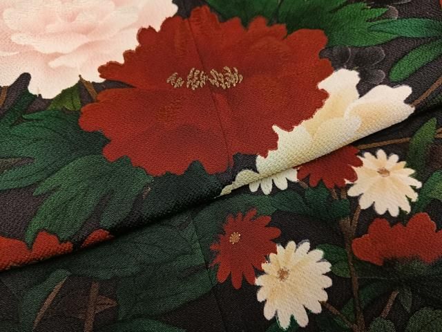 平和屋着物●豪華振袖　刺繍　草花文　黒紅色　金彩　鬼しぼ縮緬　正絹　逸品　AABH3069ph 平和屋着物○豪華振袖 刺繍 草花文 黒紅色 金彩 鬼しぼ縮緬 正絹 逸品