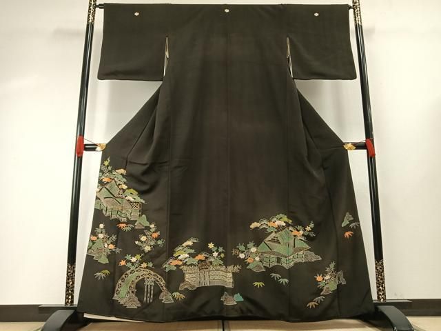 平和屋着物●創業130年　江戸染繍友禅　大彦　黒留袖　刺繍　風景文　金糸　金彩　高島屋扱い　正絹　逸品　AABH0829fy 平和屋着物○創業130年 江戸染繍友禅 大彦 黒留袖 刺繍 風景文 金糸