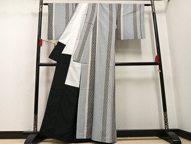 平和屋着物●上質な紬　縞　立涌文　正絹　逸品　AABH4093ph 平和屋着物○上質な紬 縞 立涌文 正絹 逸品 AABH4093ph - メルカリ