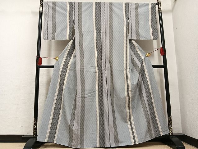 平和屋着物●上質な紬　縞　立涌文　正絹　逸品　AABH4093ph 平和屋着物○上質な紬 縞 立涌文 正絹 逸品 AABH4093ph - メルカリ