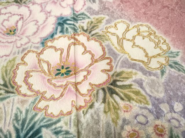 平和屋着物●吉澤友禅　豪華振袖・長襦袢セット　駒刺繍　草花尽くし　暈し染め　金通し地　正絹　逸品　CABE7038ut 平和屋着物○吉澤友禅 豪華振袖・長襦袢セット 駒刺繍 草花尽くし 暈し