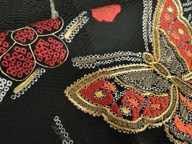 平和屋着物●豪華振袖　駒刺繍　絞り　花蝶文　黒地　銀彩　正絹　逸品　AABH3705cs 平和屋着物○豪華振袖 駒刺繍 絞り 花蝶文 黒地 銀彩 正絹 逸品