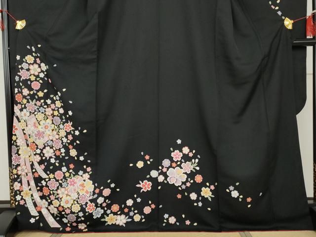 平和屋着物●豪華振袖　蔓帯舞花文　黒地　金彩　正絹　逸品　AABH3727cs 平和屋着物○豪華振袖 蔓帯舞花文 黒地 金彩 正絹 逸品 AABH3727csの