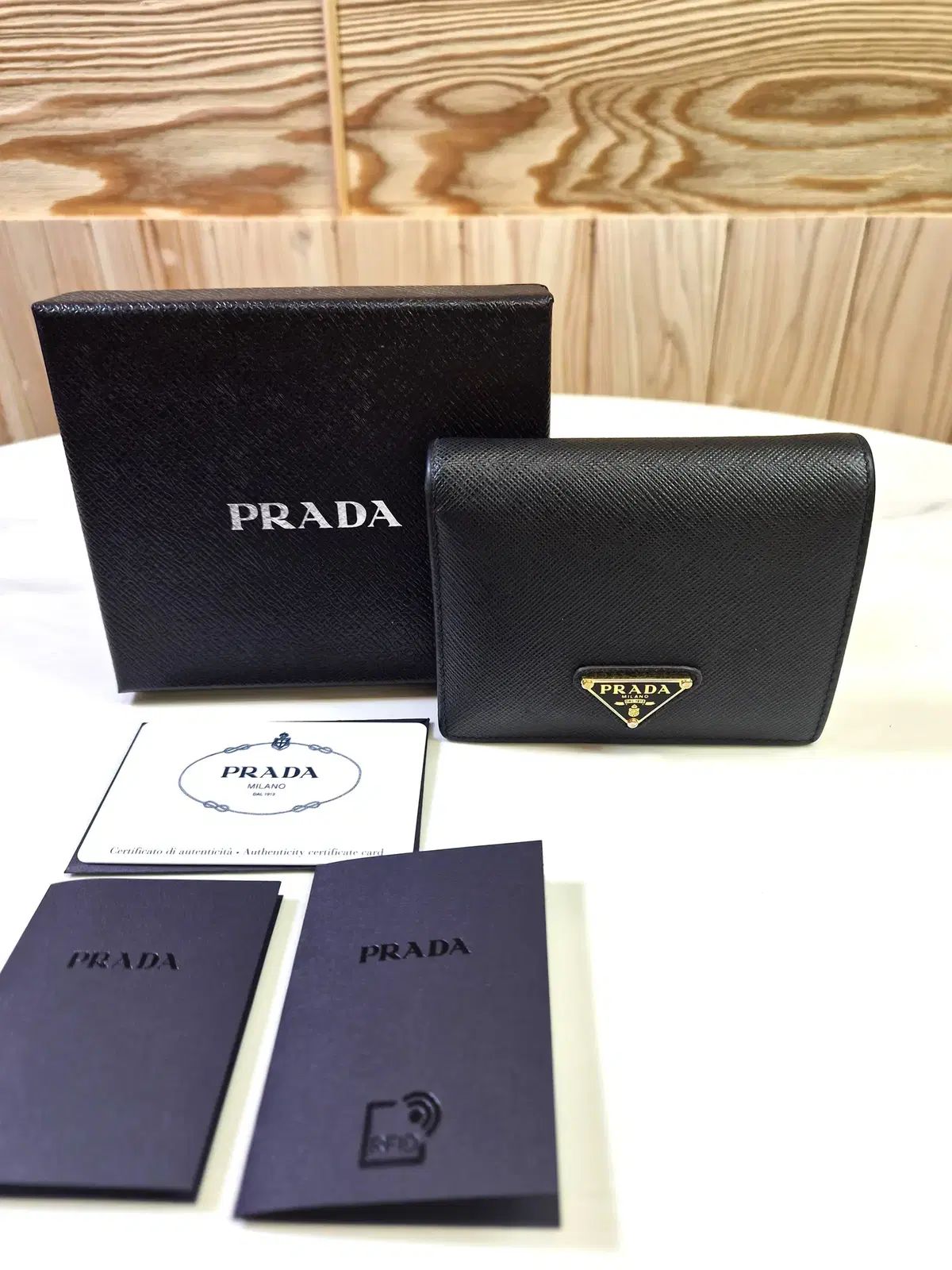 サフィアーノトライアングル 二つ折り財布 PRADA プラダ サフィアーノ