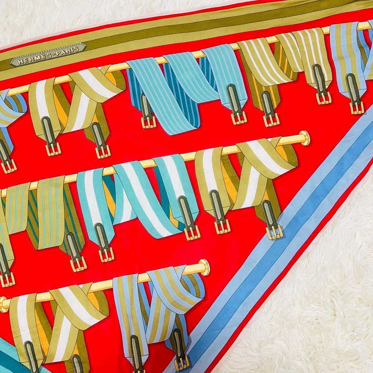 HERMES エルメス トライアングルジェアン 三角 スカーフ レッド系 