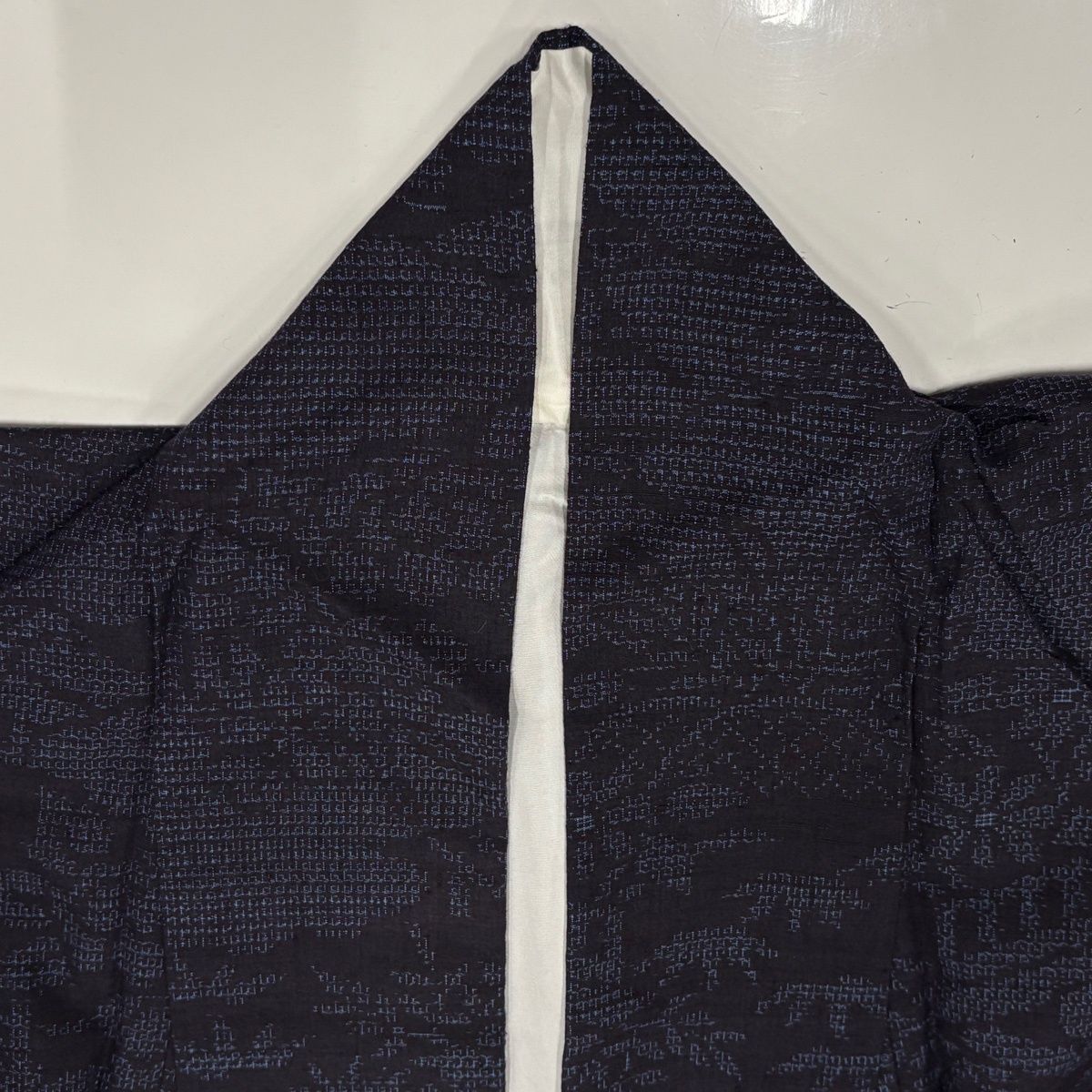 美品】 紬 身丈162cm 裄丈67cm M 袷 草花 雲文 濃紺 正絹 秀品 【中古
