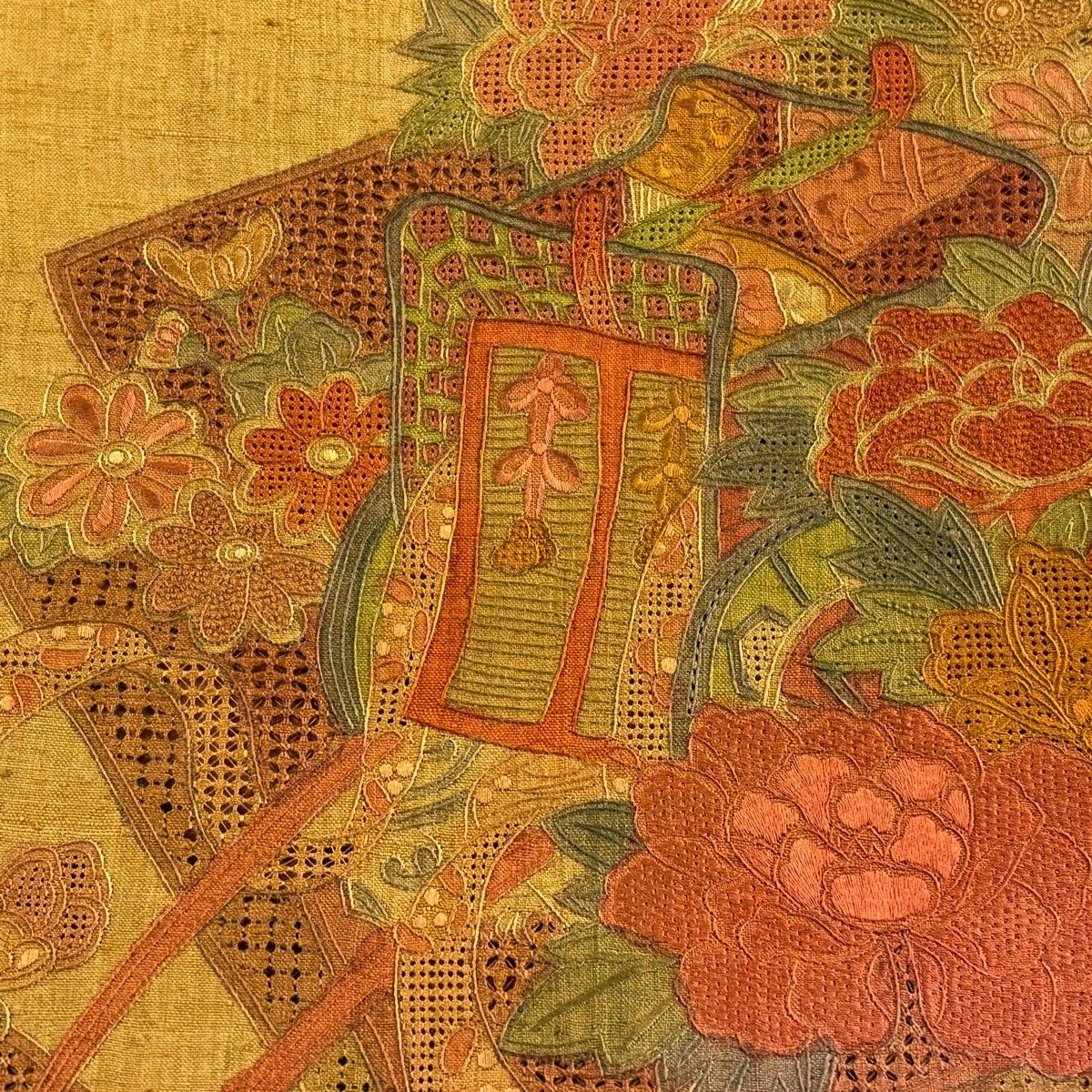 袋帯 秀品 紬地 御所車 草花 刺繍 山吹色 お太鼓柄 正絹 【中古