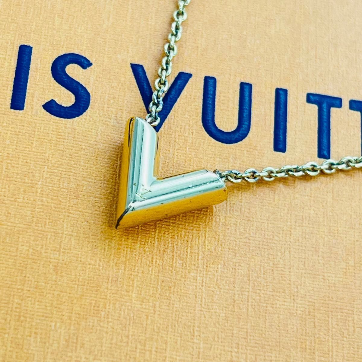 1 LOUISVUITTON ルイヴィトン エセンシャルV M61083 ネックレス 