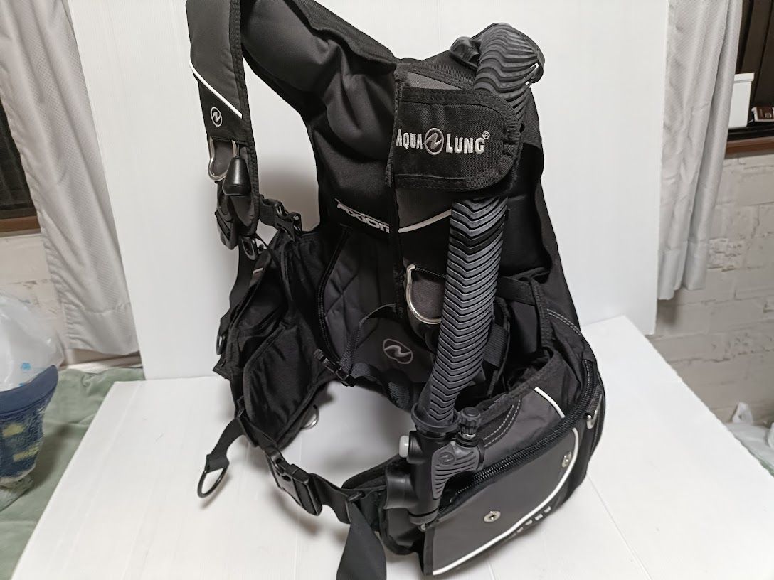【美品】AQUALUNG (アクアラング)B.C AXIOM(アクシオム)Mサイズ 【美品】AQUALUNG (アクアラング)B.C AXIOM(アクシオム)Mサイズ