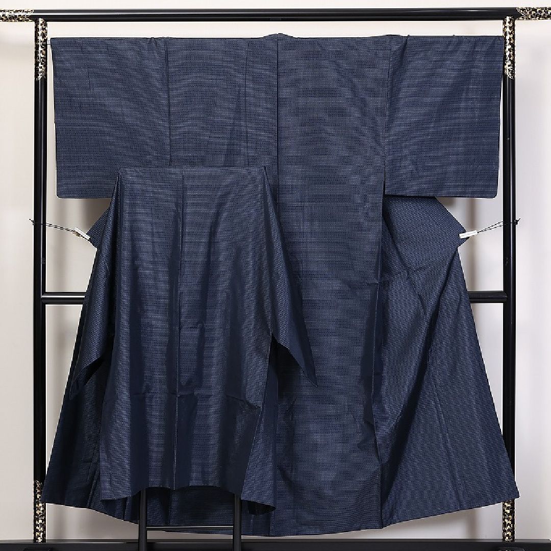 男着物 単衣 身丈130cm 裄丈65cm 正絹 Sランク カジュアル 棒衿 XSサイズ 居敷当て 肩当て 創作柄 シック 落ち着き 紺系 RP 1224-13049