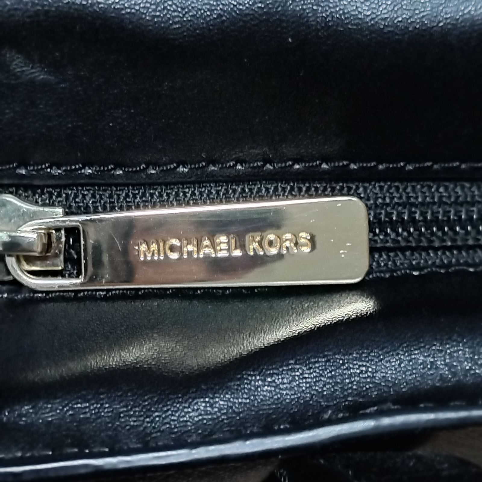 美品】MICHAEL KORS マイケルコース 肩掛け A4収納 サフィアーノレザー 