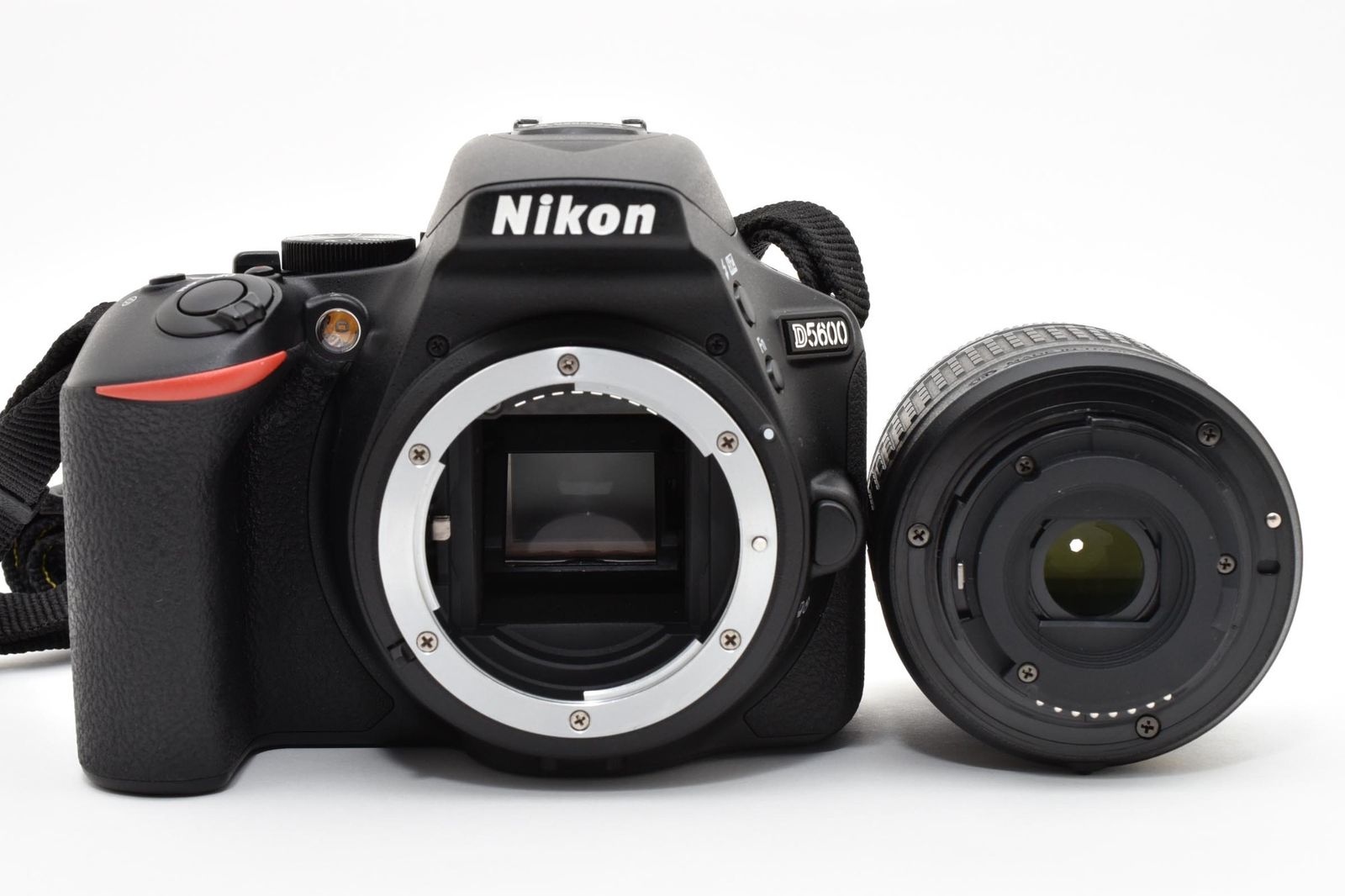 実用美品】Nikon ニコン D5600 シャッター数2077枚と少ない / AF-P 実用美品】Nikon ニコン D5600 シャッター数2077枚と少ない / AF-P