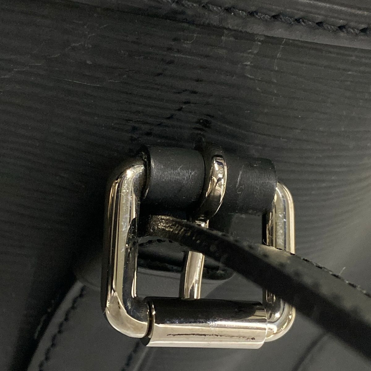 LOUIS VUITTON(ルイヴィトン) ショルダーバッグ エピ セギュール LOUIS VUITTON(ルイヴィトン) ショルダーバッグ エピ セギュール