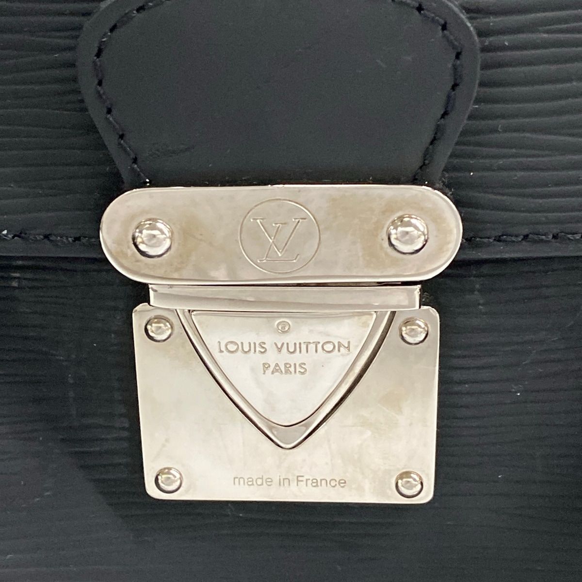 LOUIS VUITTON(ルイヴィトン) ショルダーバッグ エピ セギュール LOUIS VUITTON(ルイヴィトン) ショルダーバッグ エピ セギュール