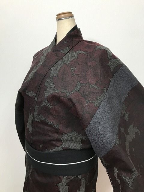 【中古】 Lサイズ 単衣着物 リメイク男物 ウール 黒地に牡丹文様 袖付け別布継ぎ 福服特製