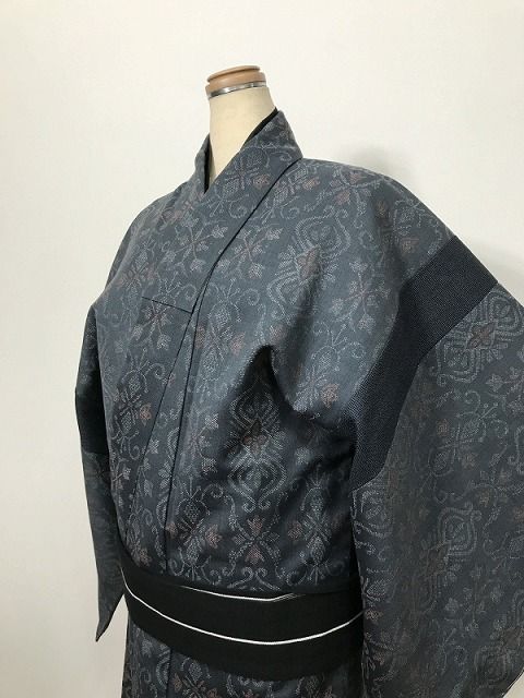 【中古】 Lサイズ 単衣着物 リメイク男物 ウール ブルーグレー地に華紋文様 袖付け別布継ぎ 福服特製 9,240円